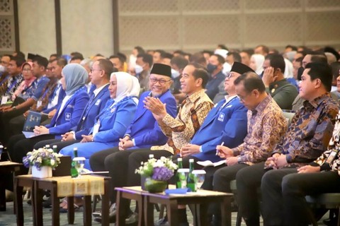Presiden Joko Widodo bersama Ketua Umum PAN Zulkifli Hasan hadiri Rakornas PAN di Hotel Padma Semarang, Minggu (26/2/2023). Foto: DPP PAN 
