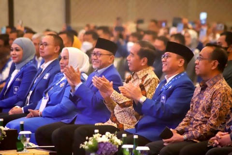 Presiden Joko Widodo bersama Ketua Umum PAN Zulkifli Hasan hadiri Rakornas PAN di Hotel Padma Semarang, Minggu (26/2/2023). Foto: DPP PAN 