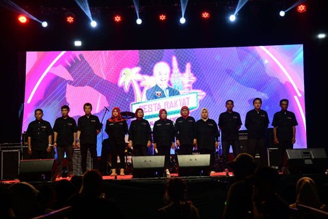 Deklarasi dukungan di Konser Pesta Rakyat Ganjar Pranowo #4 di Taman Lokasana, Kabupaten Ciamis, Jawa Barat, pada Sabtu (25/2).  Foto: Dok. Istimewa