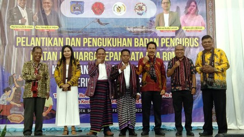 Pelantikan dan Pengukuhan Badan Pengurus Ikatan Keluarga LEPAN BATA RUA ROMA Kota dan Kabupaten Sorong periode 2022-2027, resmi dilantik dan dikukuhkan, Sabtu malam (25/2), foto: Yanti/BalleoNEWS