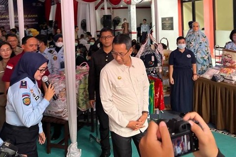 Pj Gubernur DKI Jakarta Heru Budi Hartono melakukan peninjauan ke Rutan Pondok Bambu, Jakarta Timur, Senin (27/2). Foto: Haya Syahira/kumparan