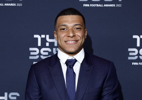 Kylian Mbape saat menghadiri FIFA Awards, Selasa (28/2/23) dini hari WIB. Foto: Sarah Meyssonnier/REUTERS