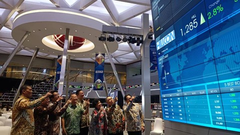 PT Hillcon Tbk (HILL) mencatatkan saham perdana di Bursa Efek Indonesia (BEI), Rabu (1/3/2023). Foto: Ghinaa Rahmatika/kumparan