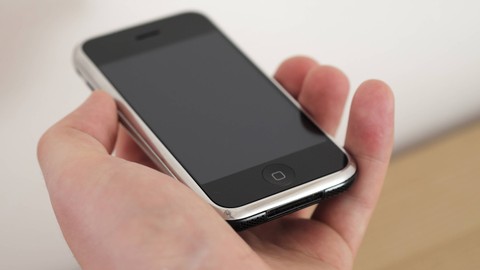 Ilustrasi Apple iPhone generasi pertama (2007). Foto: cristo95/shutterstock