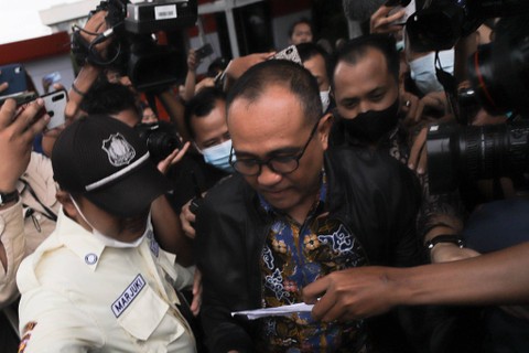 Rafael Alun Trisambodo usai menjalani pemeriksaan di Gedung KPK, Jakarta, Rabu (1/3/2023). Foto: Jamal Ramadhan/kumparan