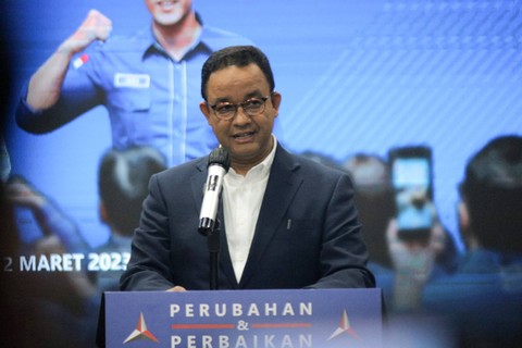 Anies Baswedan memberikan keterangan kepada wartawan usai melakukan pertemuan dengan Ketua Umum Partai Demokrat Agus Harimurti Yudhoyono (AHY) di Kantor DPP Partai Demokrat, Jakarta, Kamis (2/3/2023). Foto: Jamal Ramadhan/kumparan