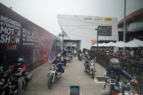 Parade Sunmori IIMS 2023 oleh komunitas motor. Foto: dok. Dyandra Promosindo