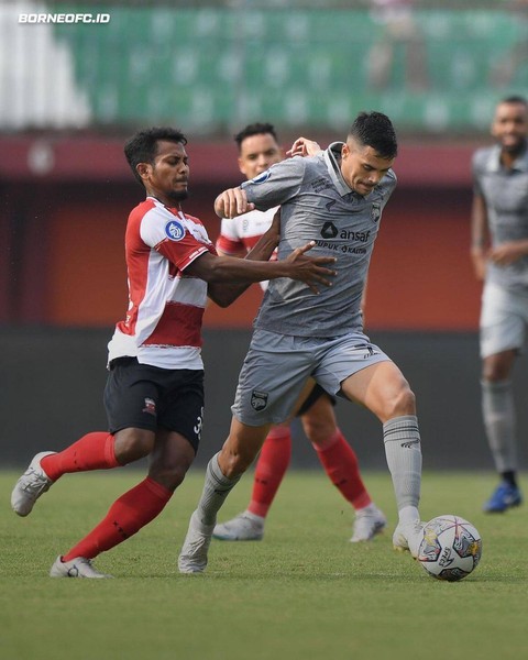 Pertandingan Madura United vs Borneo FC dalam lanjutan Liga 1 2022/23 di Stadion Gelora Ratu Pamelingan, Pamekasan, Madura, pada Jumat (3/3). Foto: Instagram/borneofc.id