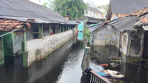 Kampung Bekasi Bulak di Kelurahan Duren Jaya, Kecamatan Bekasi Timur, banjir pada Jumat (3/3). Foto: kumparan