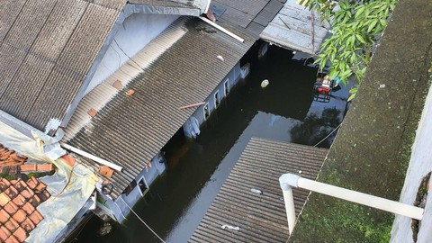 Kampung Bekasi Bulak di Kelurahan Duren Jaya, Kecamatan Bekasi Timur, banjir pada Jumat (3/3). Foto: kumparan