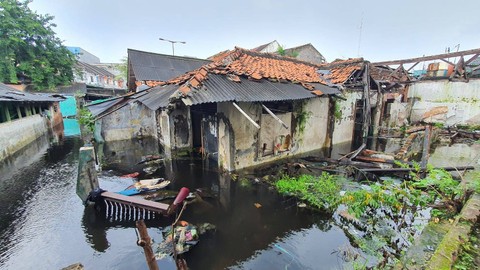 Kampung Bekasi Bulak di Kelurahan Duren Jaya, Kecamatan Bekasi Timur, banjir pada Jumat (3/3). Foto: kumparan