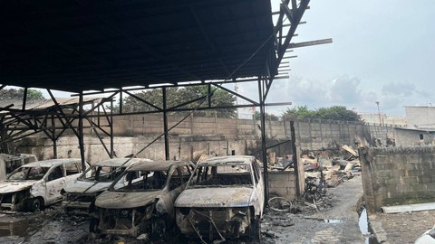 Lapangan parkir di RT 6 RW 1 Rawa Badak Selatan sekaligus rumah warga yang menempel dengan Depo Pertamina Pelumpang, Sabtu (4/3/2023). Foto:  Retyan Sekar Nurani/kumparan