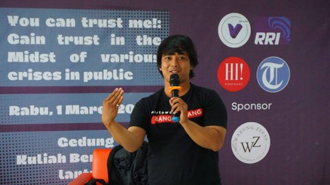 Ferryanto, wartawan Tribun Pontianak menjadi salah satu narasumber Kuliah Bareng Praktisi yang digelar oleh Mahasiswa Ilmu Komunikasi FISIP Untan. Foto: Dok. Istimewa
