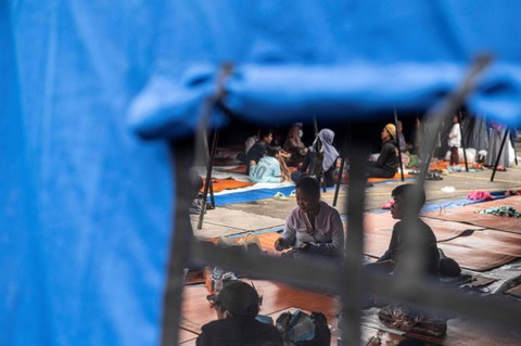 Pengungsi kebakaran Depo Pertamina Plumpang berada di tenda darurat di Kantor PMI Jakarta Utara, Koja, Jakarta, Sabtu (4/3/2023). Foto: Aprillio Akbar/ANTARA FOTO