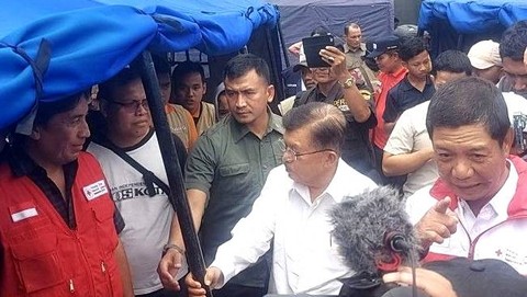 Ketua Umum Palang Merah Indonesia (PMI) M Jusuf Kalla (tengah) di Markas PMI Jakarta Utara, Sabtu (4/3/2023). Foto: Abdu Faisal/ANTARA