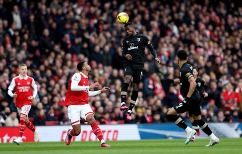Gabriel Arsenal beraksi bersama pemain AFC Bournemouth Dango Outtara dan Dominic Solanke pada pertandingan Premier League antara Arsenal melawan AFC Bournemouth di Emirates Stadium, London, Inggris - 4 Maret 2023. Foto: David Klein/REUTERS