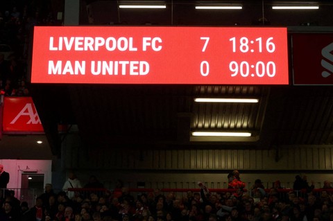 Papan skor akhir 7-0 laga Liverpool vs Manchester United (MU) dalam pertandingan pekan ke-26 Liga Inggris 2022/23 di Stadion Anfield, Liverpool, pada 5 Maret 2023. Foto: REUTERS/Carl Recine