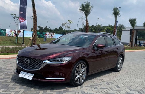Mazda 6 Estate 20th Anniversary Edition dengan kelir Artisan Red Premium. Foto: Gesit Prayogi/kumparanOTO