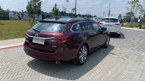 Mazda 6 Estate 20th Anniversary Edition dengan kelir Artisan Red Premium. Foto: Gesit Prayogi/kumparanOTO