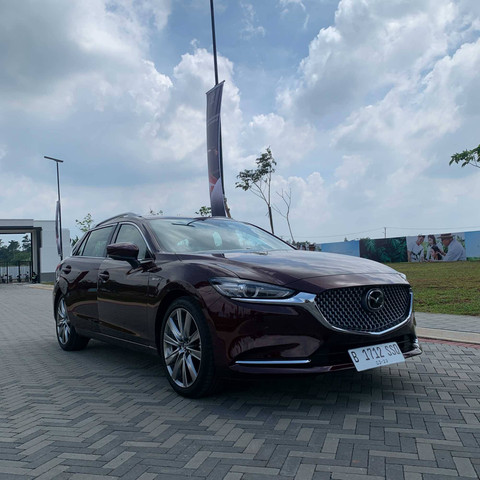 Mazda 6 Estate 20th Anniversary Edition dengan kelir Artisan Red Premium. Foto: Gesit Prayogi/kumparanOTO
