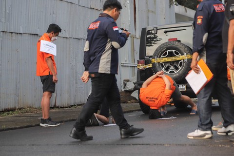Rekonstruksi kasus penganiayaan David Ozora oleh Mario Dandy Satriyo di kawasan Pesanggrahan, Jakarta Selatan, pada Jumat (10/3/2023). Foto: Jamal Ramadhan/kumparan