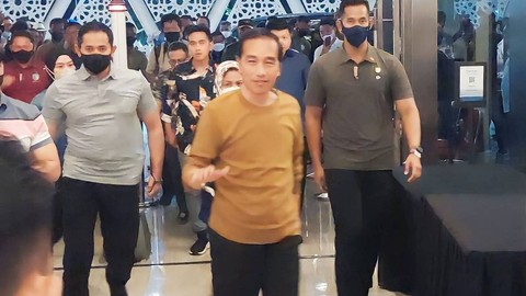 Presiden Jokowi saat menonton konser Deep Purple. Foto: kumparan