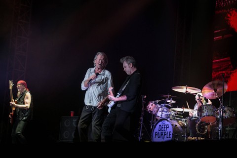 Penampilan Deep Purple dalam konser "Deep Purple World Tour 2023" di Edutorium UMS, Solo, Jawa Tengah, Jumat (10/3/2023). Foto: Mohammad Ayudha/ANTARA FOTO