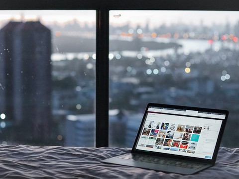 Ilustrasi lawan kata nomadik. Sumber: www.unsplash.com.