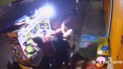 Tangkapan layar saat pemukulan terjadi. Dok: Ist.