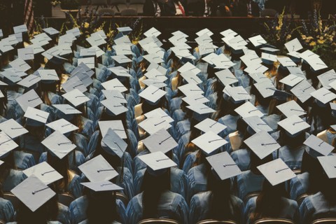 Ilustrasi Biaya Kuliah Universitas Negeri Malang 2023. Foto: dok. Joshua Hoehne (Unsplash)