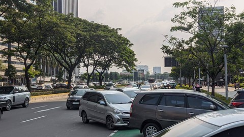 Arus lalu lintas di sekitar GBK jelang konser Blackpink, Sabtu (11/3) sore.  Foto: Jonathan Devin/kumparan