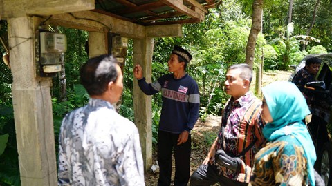 PLN dan Kemenkeu menyalurkan listrik ke Perbukitan Menoreh. Foro: istimewa