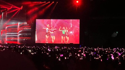 Suasana Konser Blackpink di Stadion Utama Gelora Bung Karno, Jakarta Pusat, Sabtu (11/3/2023).   Foto: Nurlaela/kumparan