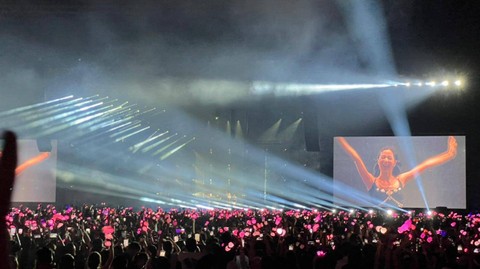 Suasana Konser Blackpink di Stadion Utama Gelora Bung Karno, Jakarta Pusat, Sabtu (11/3/2023).   Foto: Nurlaela/kumparan