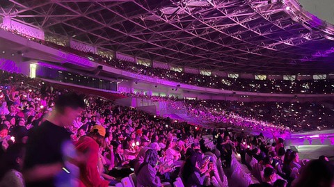 Suasana penonton Konser Blackpink di Stadion Utama Gelora Bung Karno, Jakarta Pusat, Sabtu (11/3/2023).   Foto: Nurlaela/kumparan