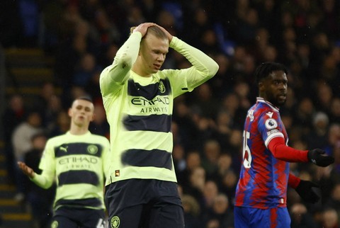 Duel Palace vs Man City di Liga Inggris. Foto: Reuters/John Sibley