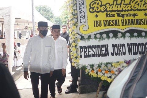 Menparekraf Sandiaga Uno di kediaman KSP Moeldoko, Jakarta, Minggu (12/3). Foto: Iqbal Firdaus/kumparan