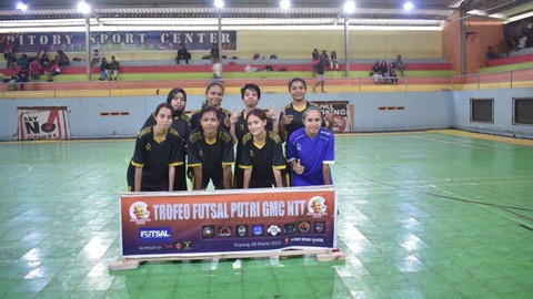 Sukarelawan Ganjar Milenial Center Nusa Tenggara Timur menggelar kegiatan Trofeo Futsal Putri pada Sabtu (11/3/2023). Foto: Dok. Istimewa