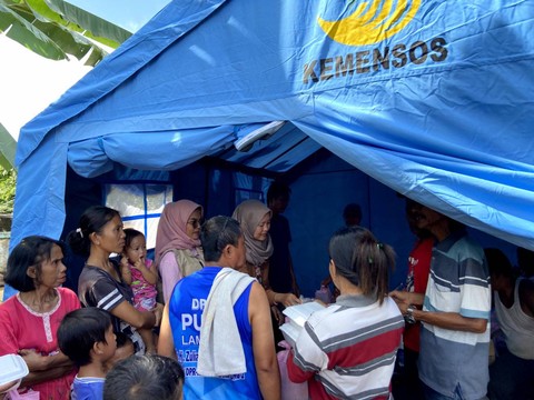 Relawan Srikandi Ganjar Lampung membawa bantuan untuk korban banjir di Lampung Utara pada Minggu (12/3/2023). Foto: Dok. Istimewa