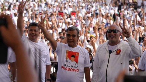 Sekjen Partai Gerindra Ahmad Muzani mengikuti kegiatan Jalan Sehat Prabowo di Bali pada Minggu (12/3/2023). Foto: Dok. Istimewa