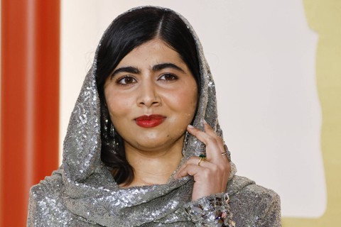 Malala Yousafzai saat hadiri acara penghargaan Oscars di Academy Awards ke-95 di Hollywood, Los Angeles, California, AS, Minggu (12/3/2023). Foto: Eric Gaillard/REUTERS