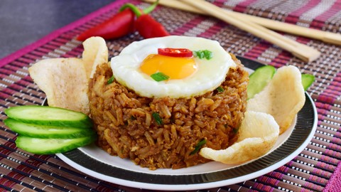 Ilustrasi nasi goreng khas Indonesia. Foto: Bvlena/Shutterstock