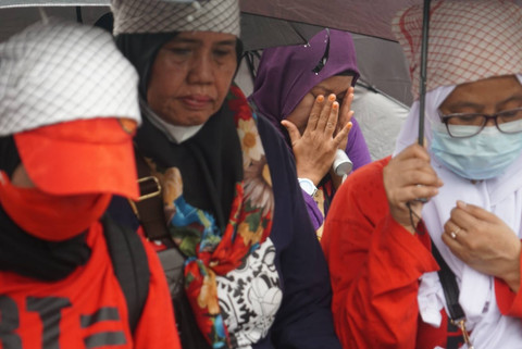 Sejumlah pekerja rumah tangga (PRT) menggelar aksi Tenda Perempuan di depan gedung DPR, Selasa, (14/3). Foto: Iqbal Firdaus/kumparan