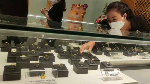 PT Hartadinata Abadi Tbk menggandeng Kundan Care Product LTD ekspor emas ke India. Foto: Hartadinata Abadi