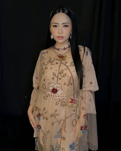 Rachel Vennya jadi muse di La Sabelle X Asky Febrianti. Foto: Instagram/@rachelvennya