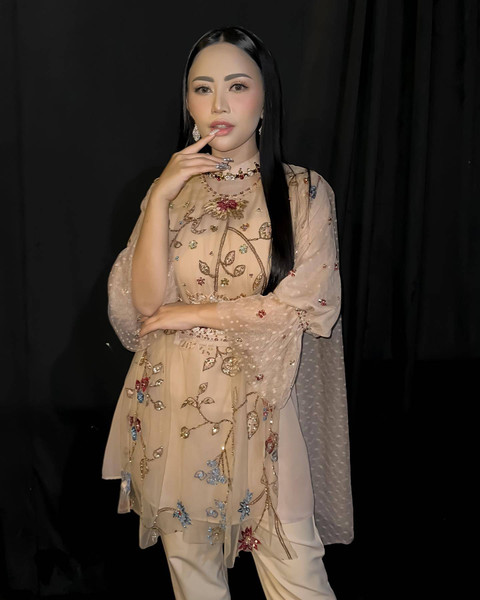 Rachel Vennya jadi muse di La Sabelle X Asky Febrianti. Foto: Instagram/@rachelvennya