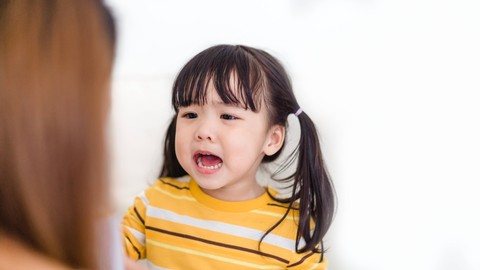 Ilustrasi anak menangis. Foto: MIA Studio/Shutterstock