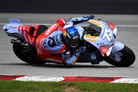 Pebalap Gresini Racing MotoGP asal Spanyol, Alex Marquez (kiri). Foto: Mohd RASFAN / AFP