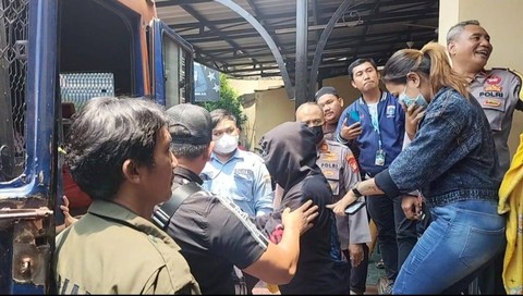 Polsek Tambora melakukan penggrebekan lokasi penampungan PSK di Kelurahan Pekojan, Kecamatan Tambora. Foto: Dok. Polsek Tambora