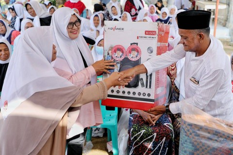 Relawan Ustaz Sahabat (Usbat) Ganjar Sumut menggelar pelatihan menyalatkan jenazah untuk masyarakat di Kampung Martua, Kelurahan Aek Tolang, Kecamatan Tukka, Kabupaten Tapanuli Tengah, Sumatera Utara pada Sabtu (18/3/2023). Foto: Dok. Istimewa